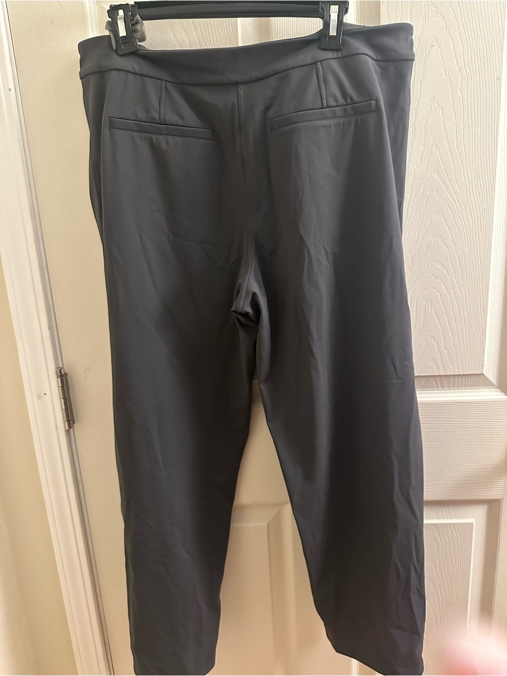 Lululemon Luxtreme Mid-Rise Tapered 7/8 Pant - Graphite Grey XL - Picture 4 of 8